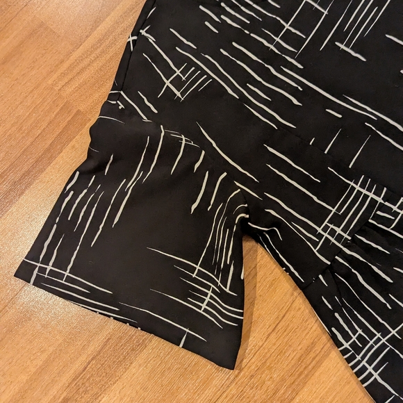 Isabel Maternity Blouse in Black and White Geometric Print in M - Picture 2 of 5